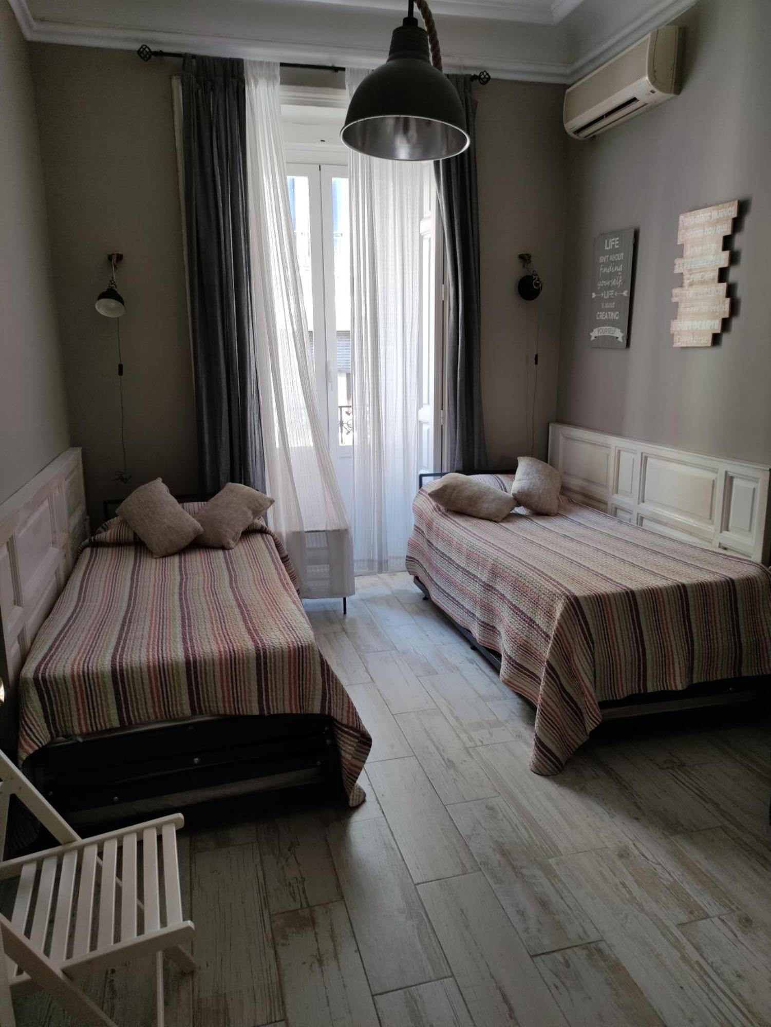 Hostal Hispalense Мадрид Екстер'єр фото