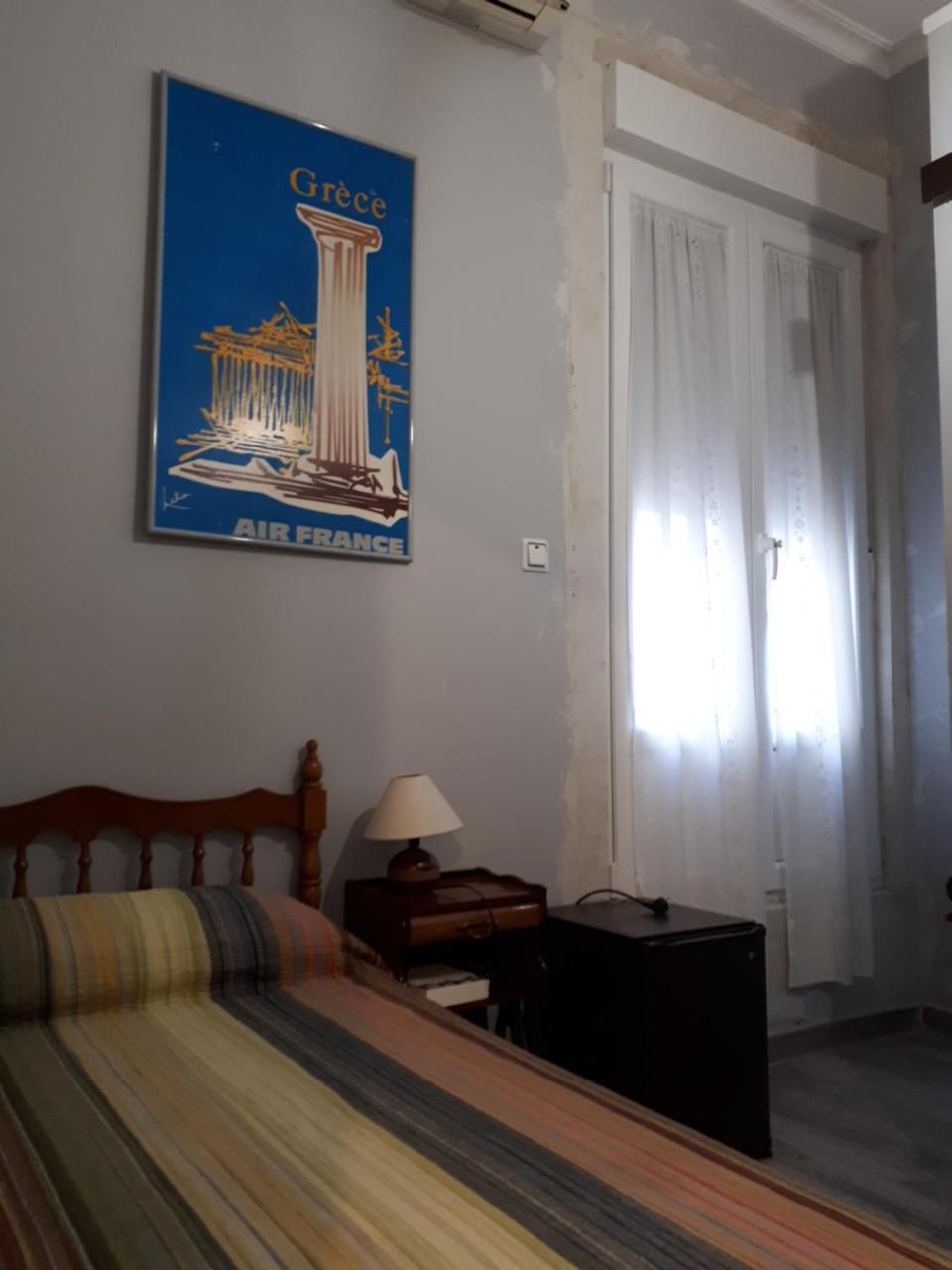 Hostal Hispalense Мадрид Екстер'єр фото